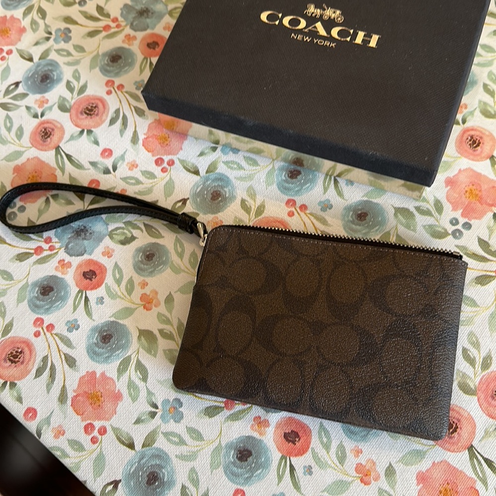 Coach clutch wallet NEW!